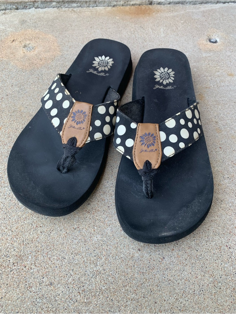 Yellow Box Polka Dot Design Sandals size 9